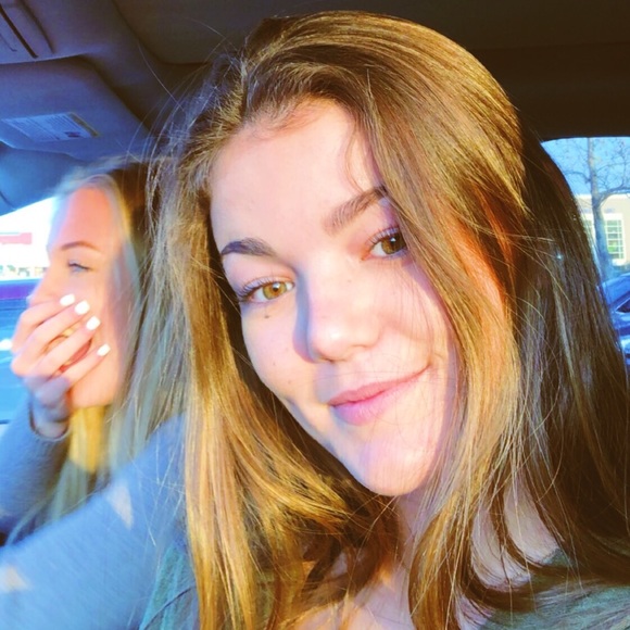 Meet your Posher, Makenzie - Picture 1 of 1